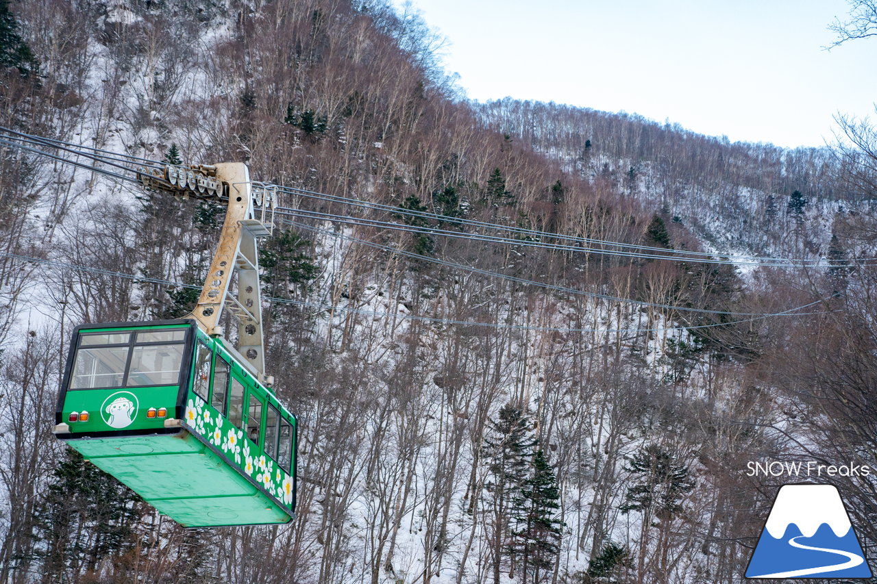 大雪山層雲峡・黒岳ロープウェイスキー場｜雪質も、景色も。やはり黒岳は別格。パウダースノーが舞う、北海道最高所にあるスキー場が営業開始！